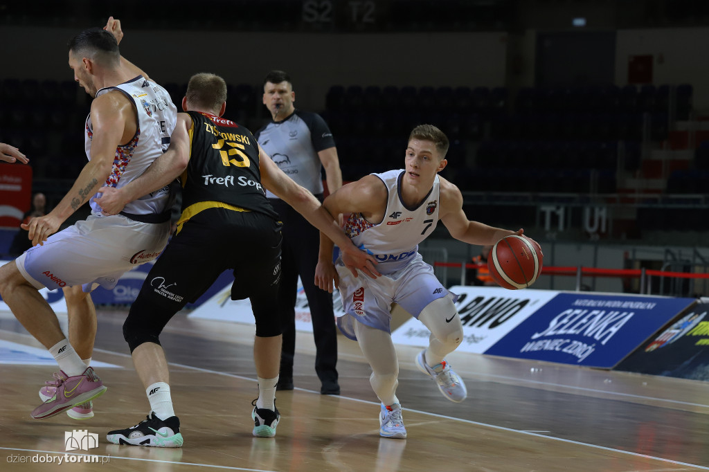 Twarde Pierniki Toruń 79 : 81 Trefl Sopot