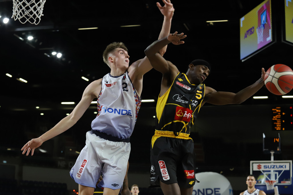 Twarde Pierniki Toruń 79 : 81 Trefl Sopot