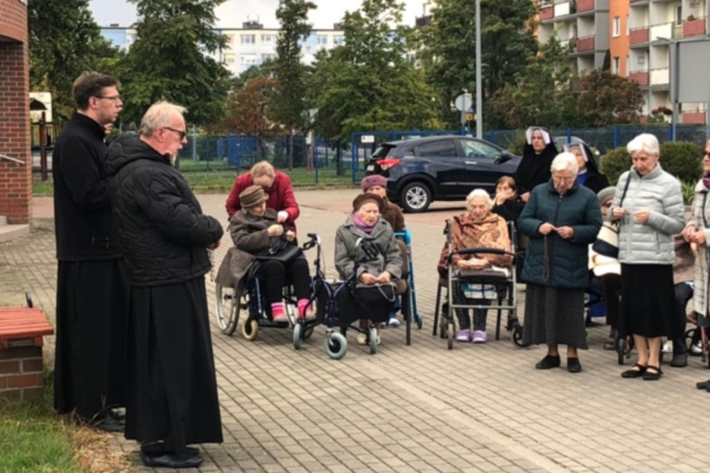 Koronka do Bożego Miłosierdzia w jednej z parafii