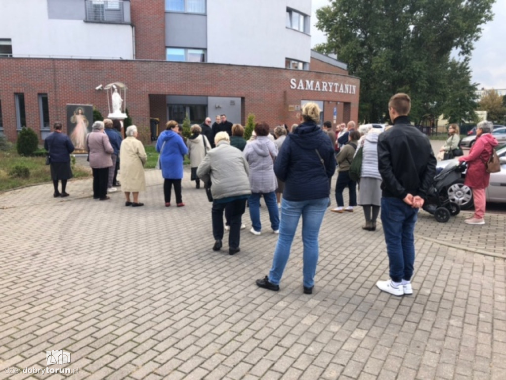 Koronka do Bożego Miłosierdzia w jednej z parafii