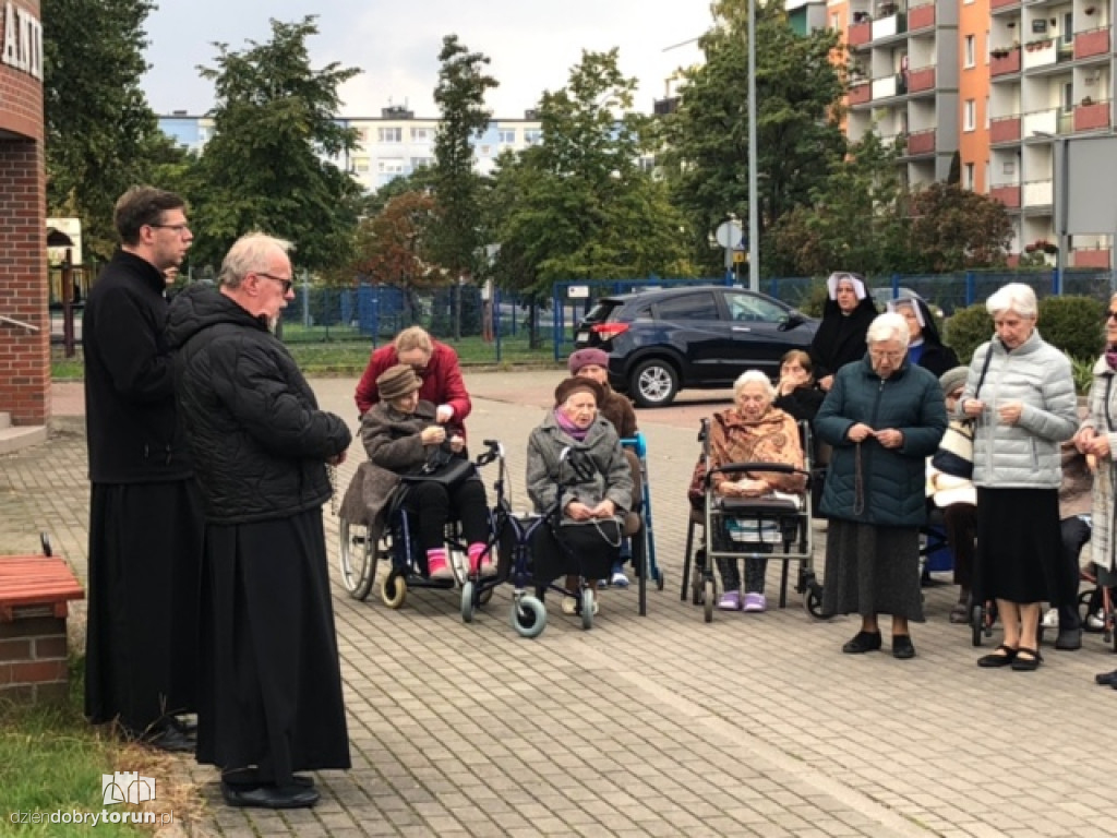 Koronka do Bożego Miłosierdzia w jednej z parafii