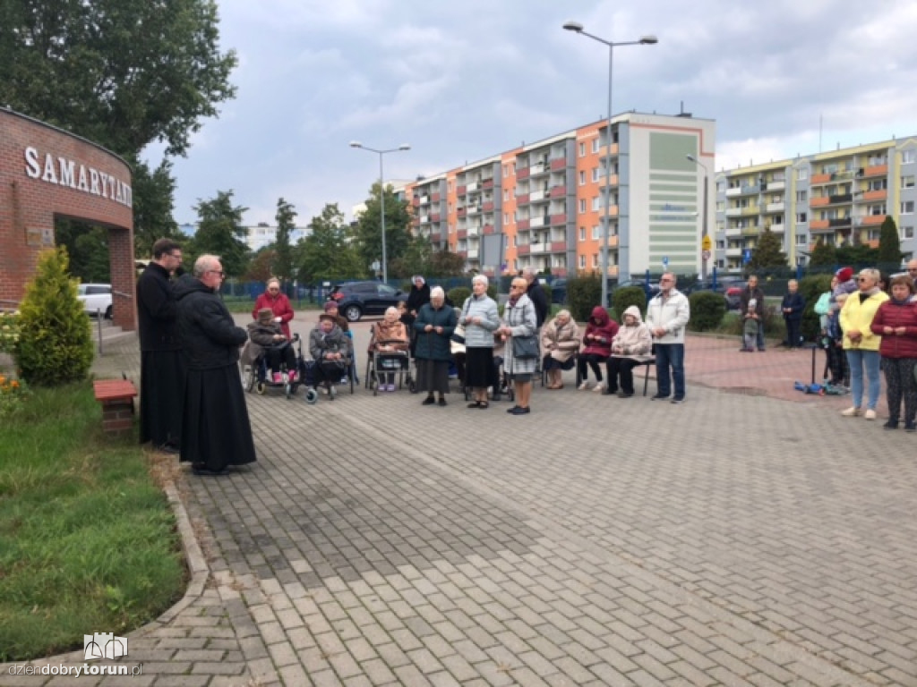 Koronka do Bożego Miłosierdzia w jednej z parafii