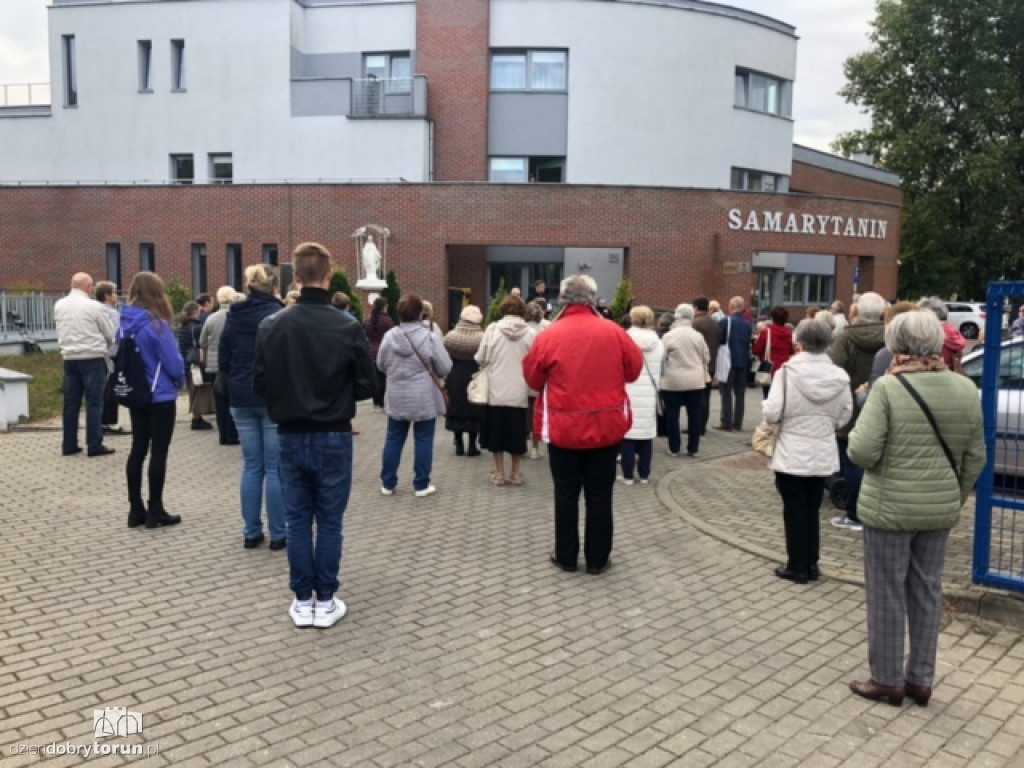 Koronka do Bożego Miłosierdzia w jednej z parafii