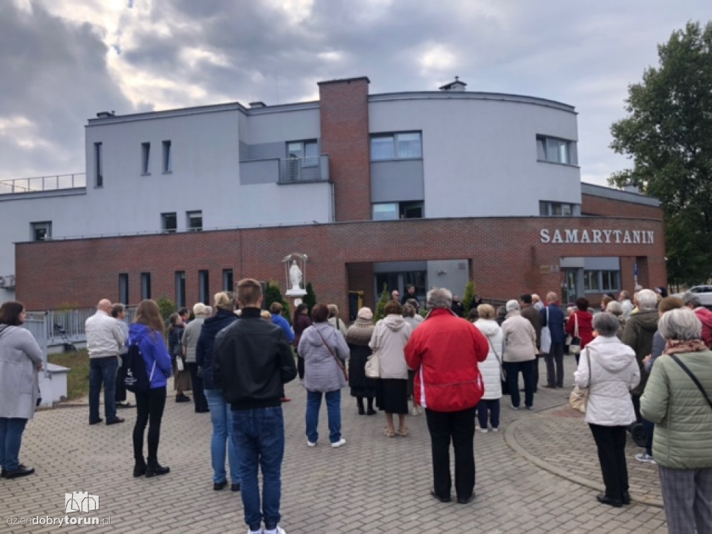 Koronka do Bożego Miłosierdzia w jednej z parafii