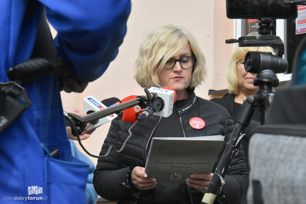 Czarny protest w toruńskim ZNP