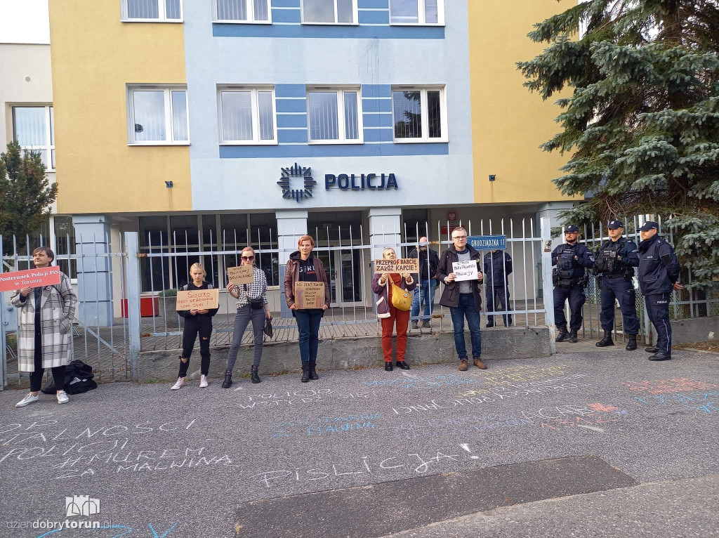 Protest w obronie zatrzymanej w Toruniu 17-latki