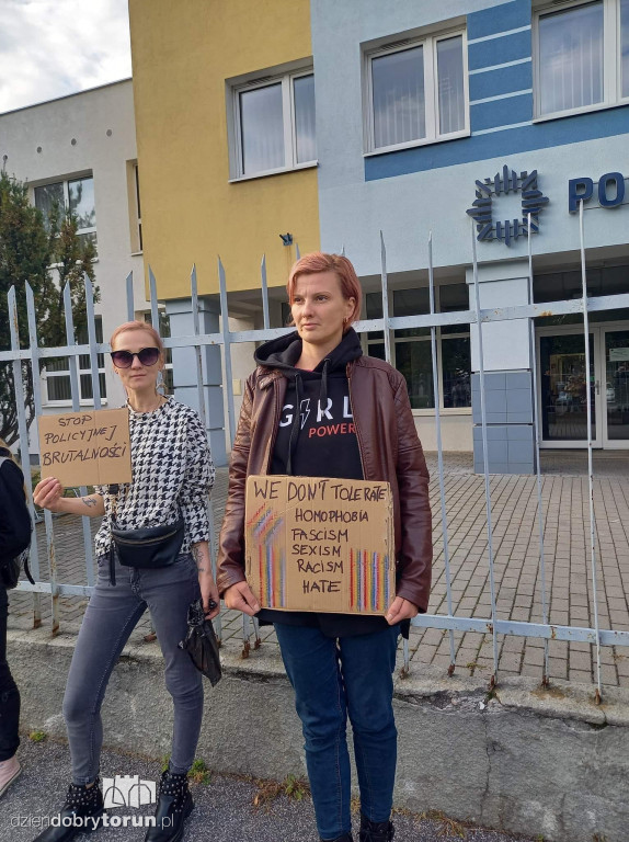 Protest w obronie zatrzymanej w Toruniu 17-latki