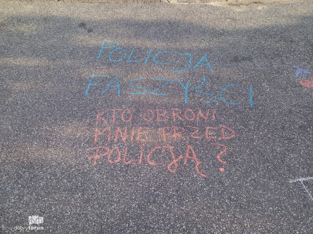 Protest w obronie zatrzymanej w Toruniu 17-latki