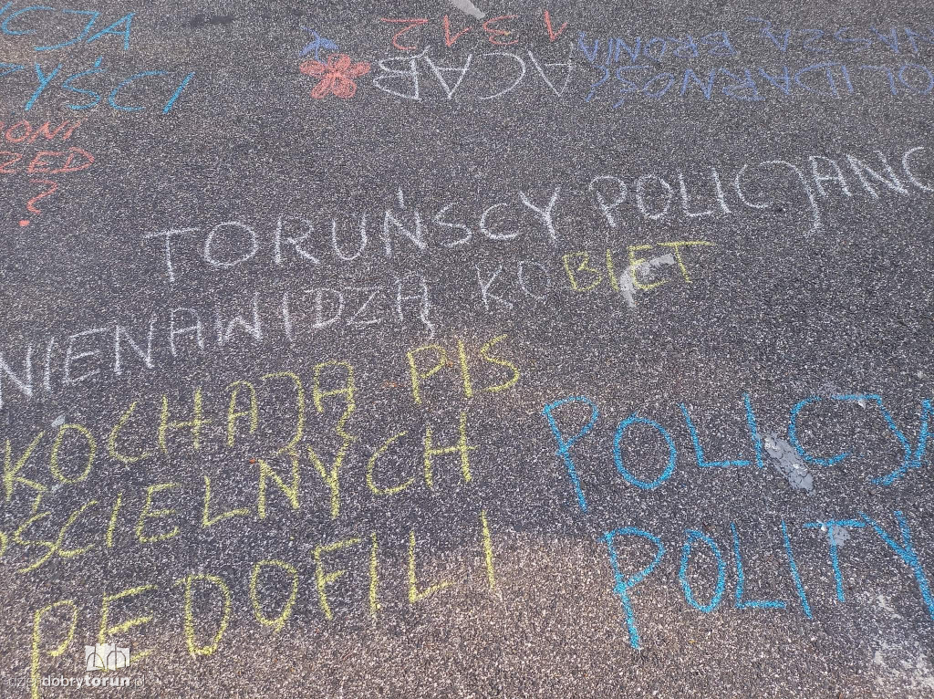 Protest w obronie zatrzymanej w Toruniu 17-latki