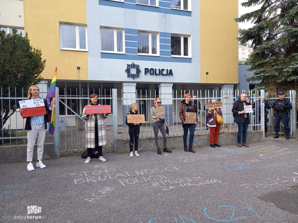 Protest w obronie zatrzymanej w Toruniu 17-latki