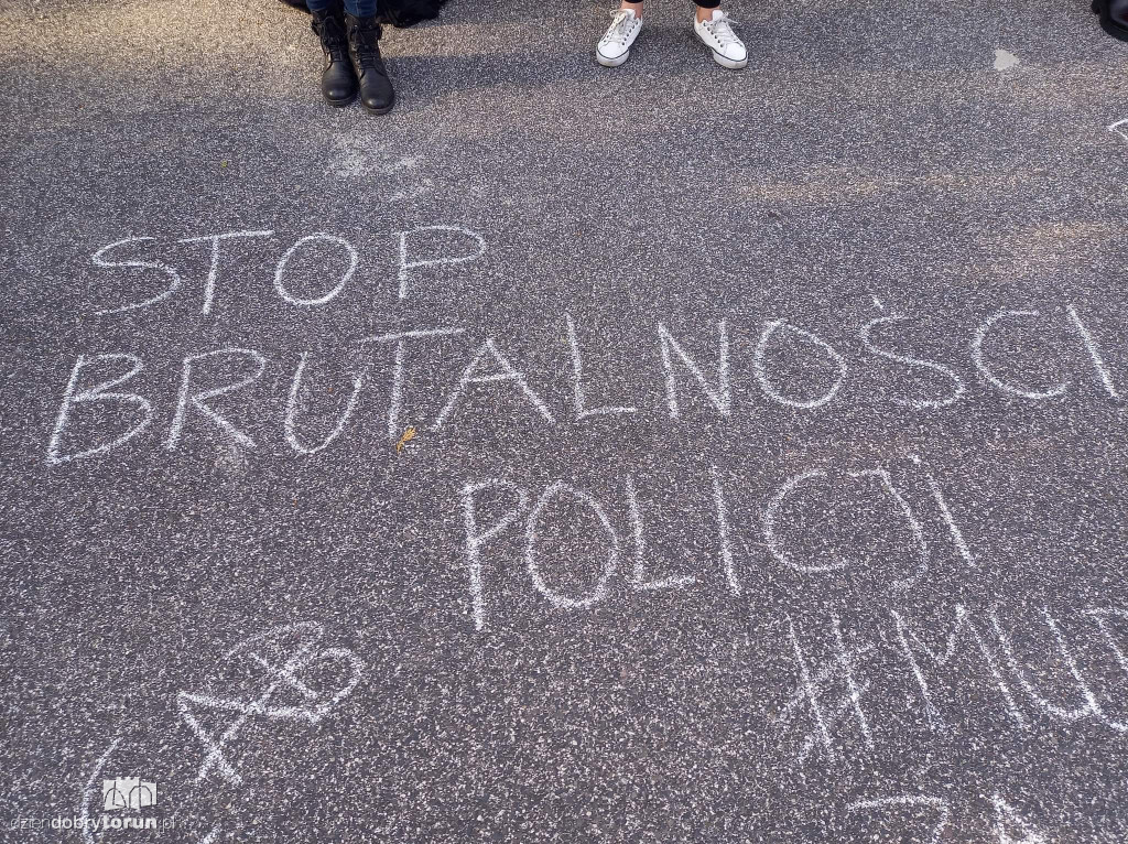 Protest w obronie zatrzymanej w Toruniu 17-latki