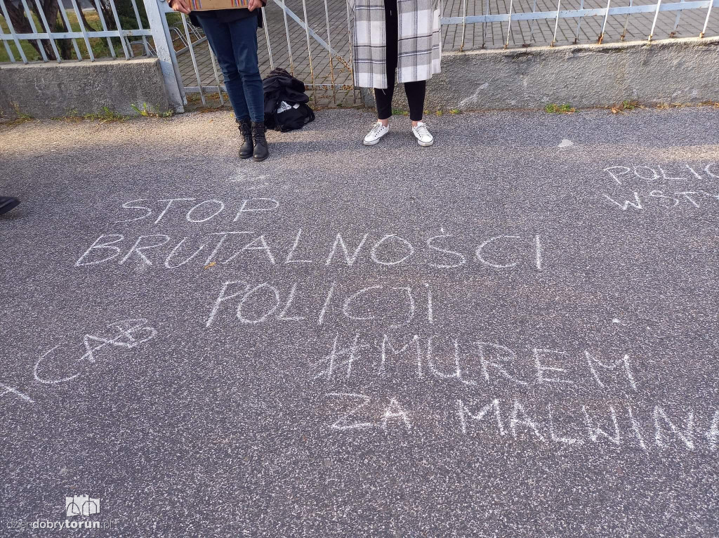 Protest w obronie zatrzymanej w Toruniu 17-latki