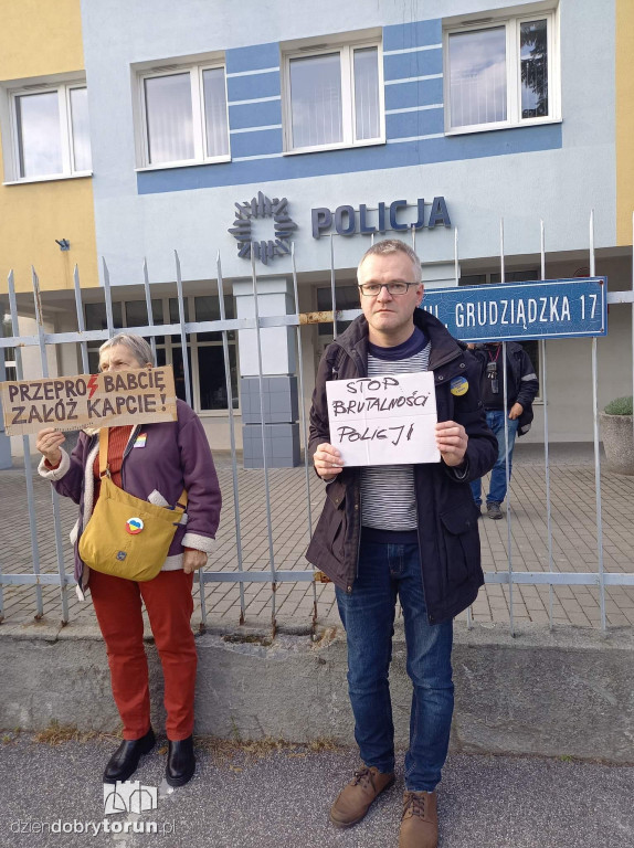 Protest w obronie zatrzymanej w Toruniu 17-latki