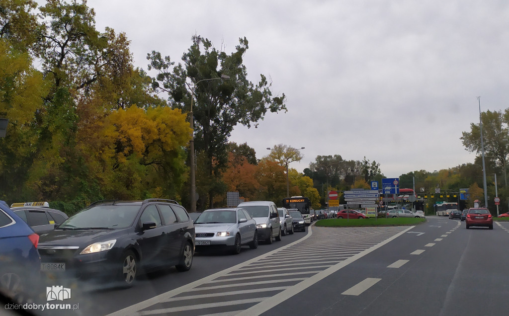 Utrudnienia na wjeździe na most w Toruniu