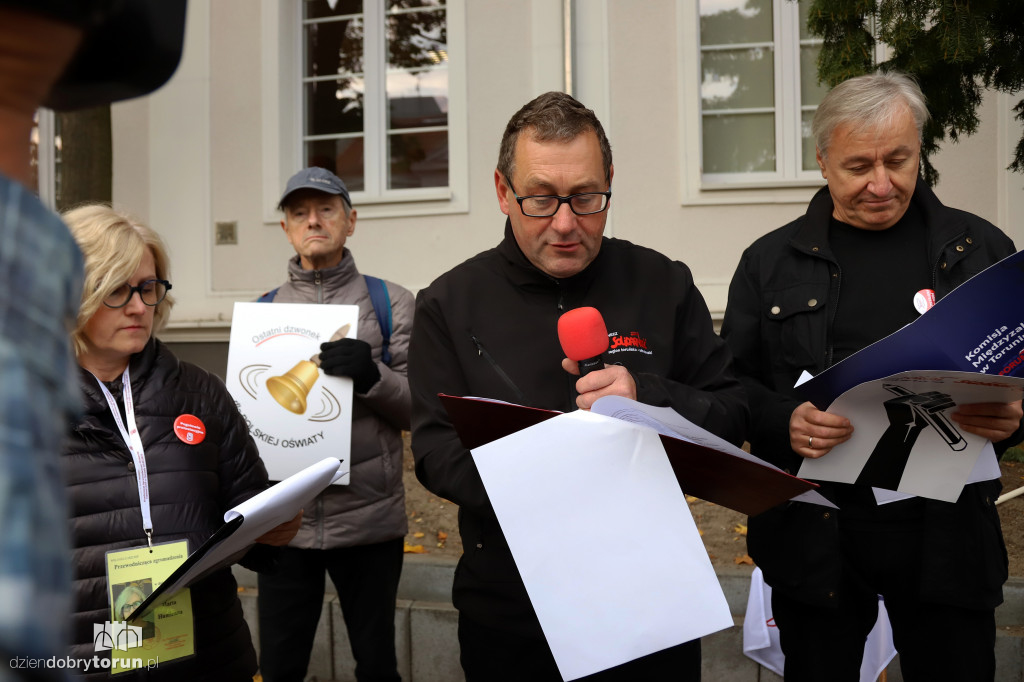 Pikieta nauczycieli i pracowników oświaty