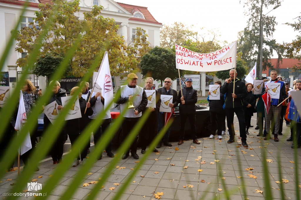 Pikieta nauczycieli i pracowników oświaty