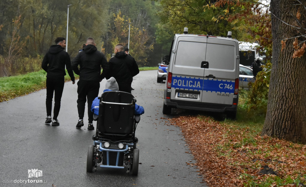 Mnóstwo policjantów na meczu Elany Toruń