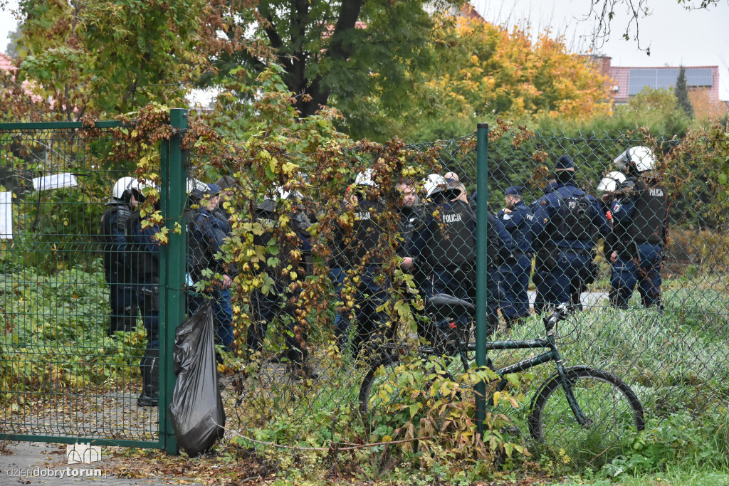 Mnóstwo policjantów na meczu Elany Toruń