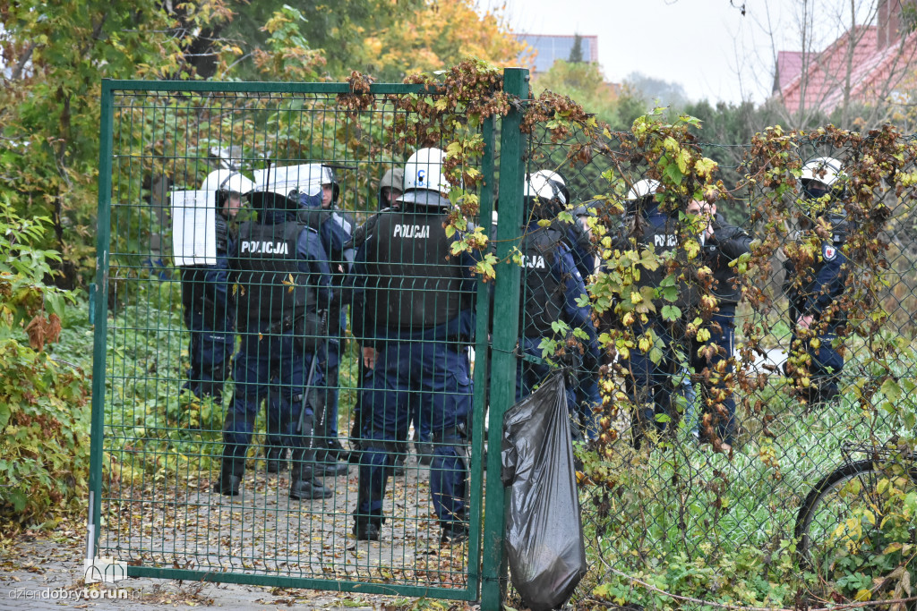 Mnóstwo policjantów na meczu Elany Toruń