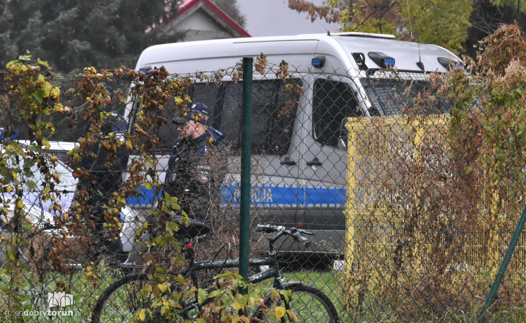 Mnóstwo policjantów na meczu Elany Toruń