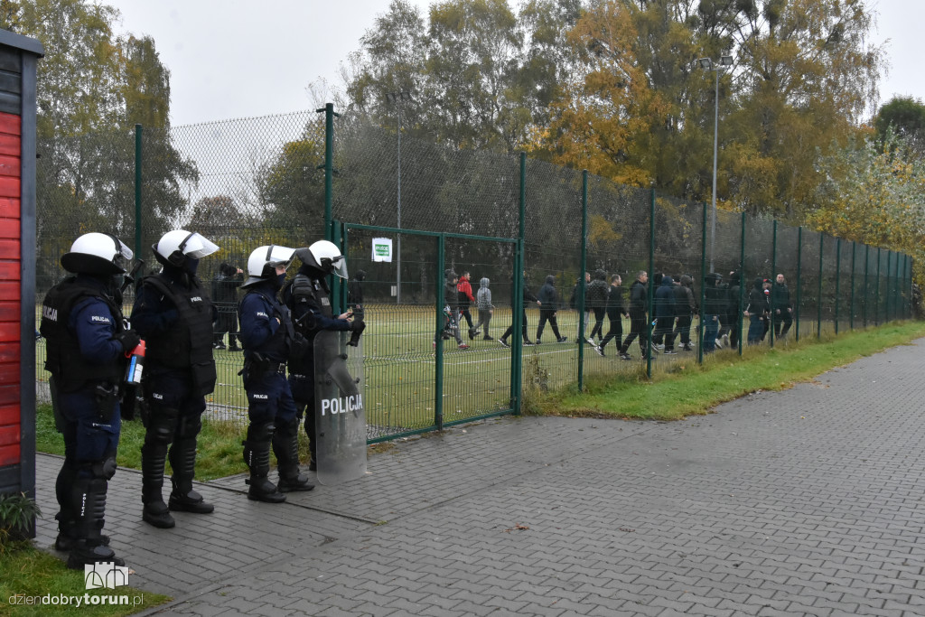 Mnóstwo policjantów na meczu Elany Toruń