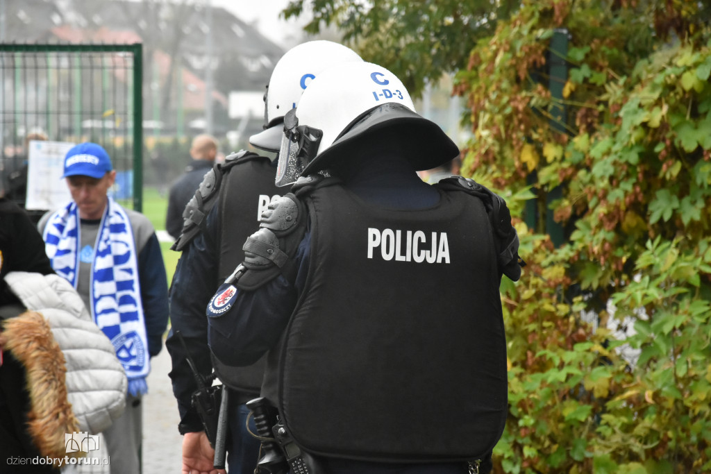 Mnóstwo policjantów na meczu Elany Toruń