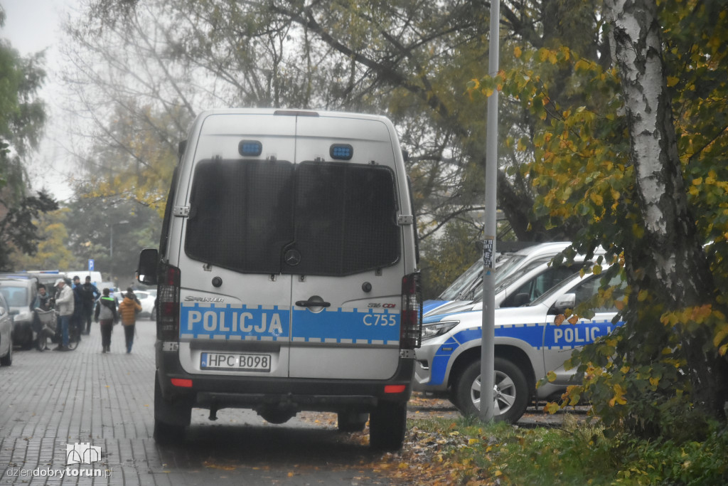 Mnóstwo policjantów na meczu Elany Toruń