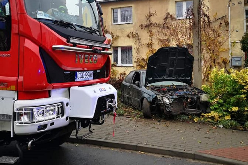 Pijany kierowca wyleciał z auta