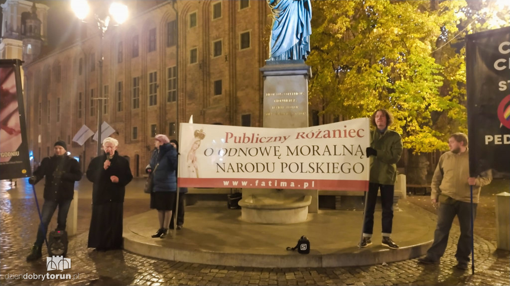 Różaniec pod pomnikiem Kopernika