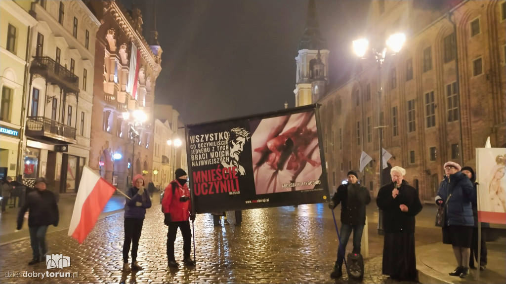Różaniec pod pomnikiem Kopernika