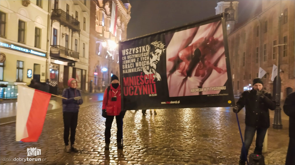 Różaniec pod pomnikiem Kopernika