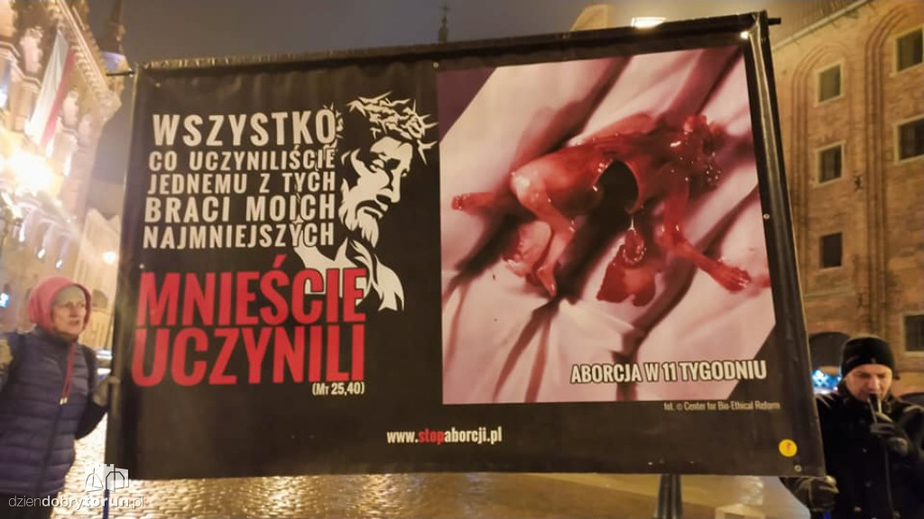 Różaniec pod pomnikiem Kopernika