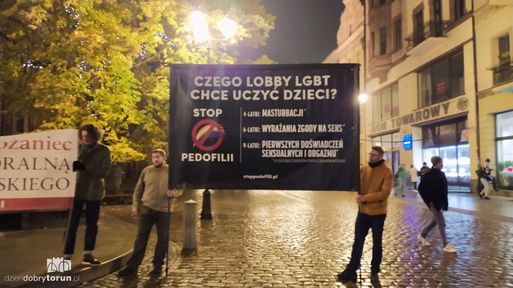 Różaniec pod pomnikiem Kopernika