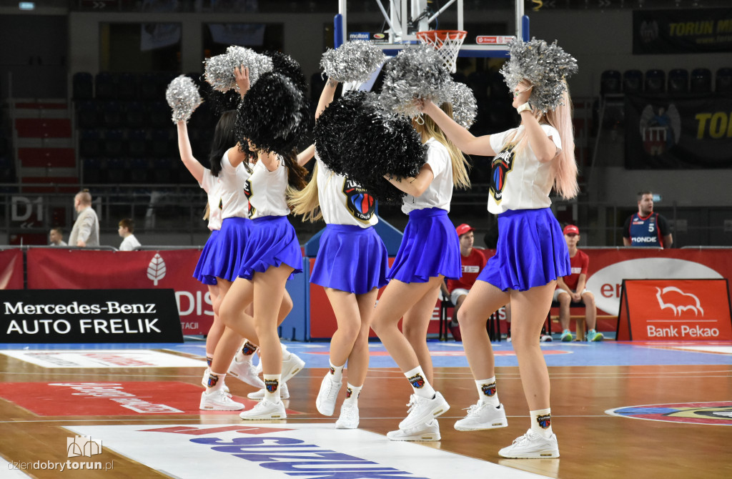 Cheerleaderki na meczu z Anwilem Włocławek