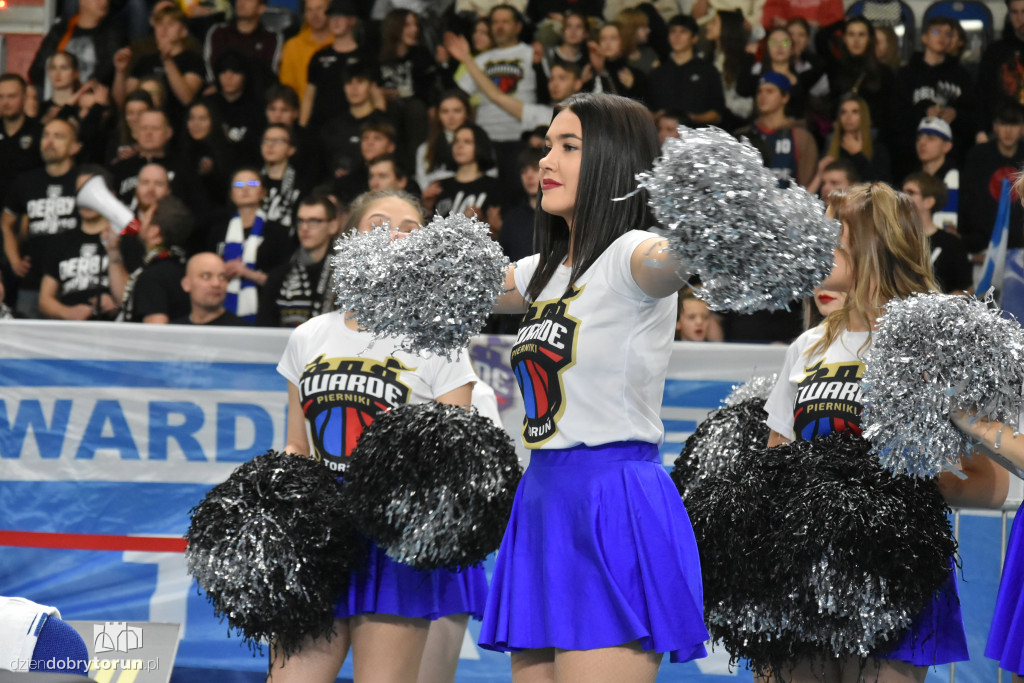 Cheerleaderki na meczu z Anwilem Włocławek