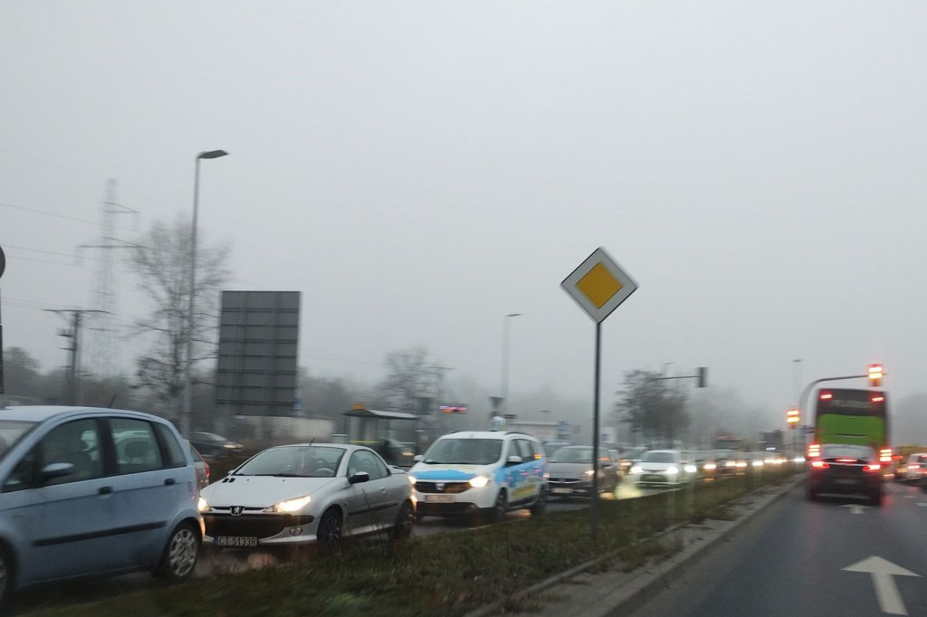 Ogromne korki przed wjazdem na most