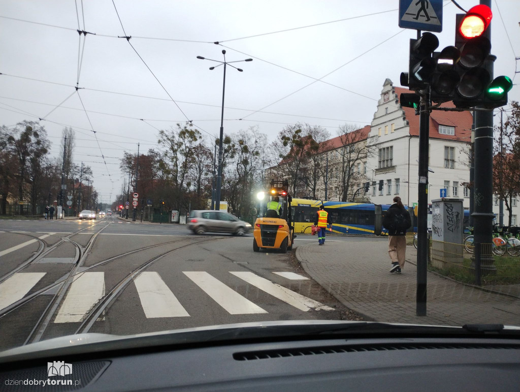 Tramwaj wyjechał z torów przy Sienkiewicza