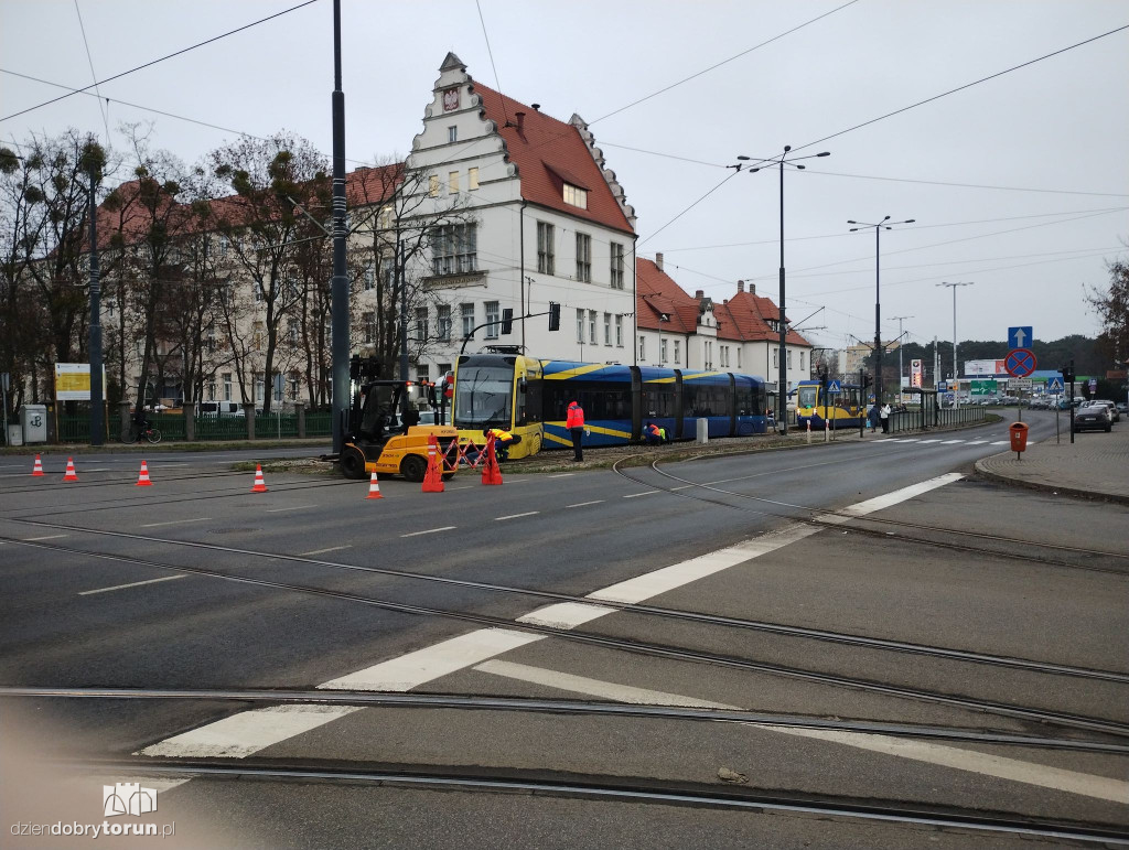 Tramwaj wyjechał z torów przy Sienkiewicza