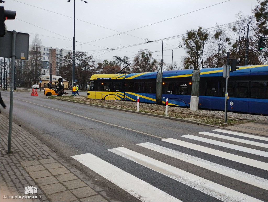 Tramwaj wyjechał z torów przy Sienkiewicza