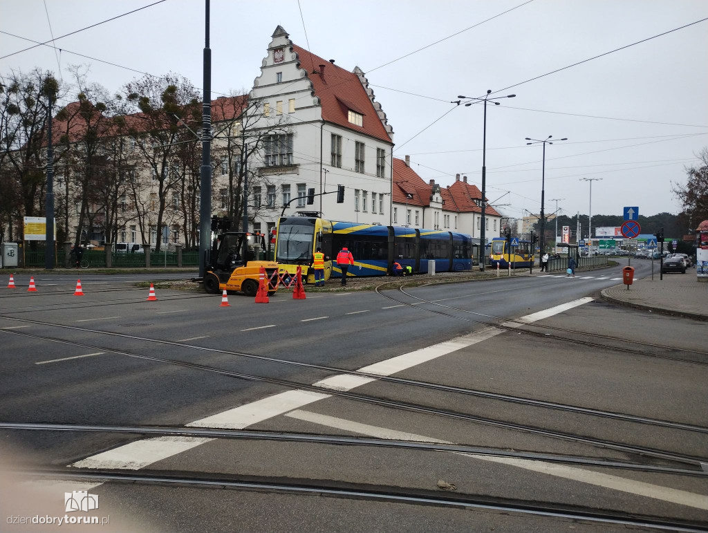 Tramwaj wyjechał z torów przy Sienkiewicza