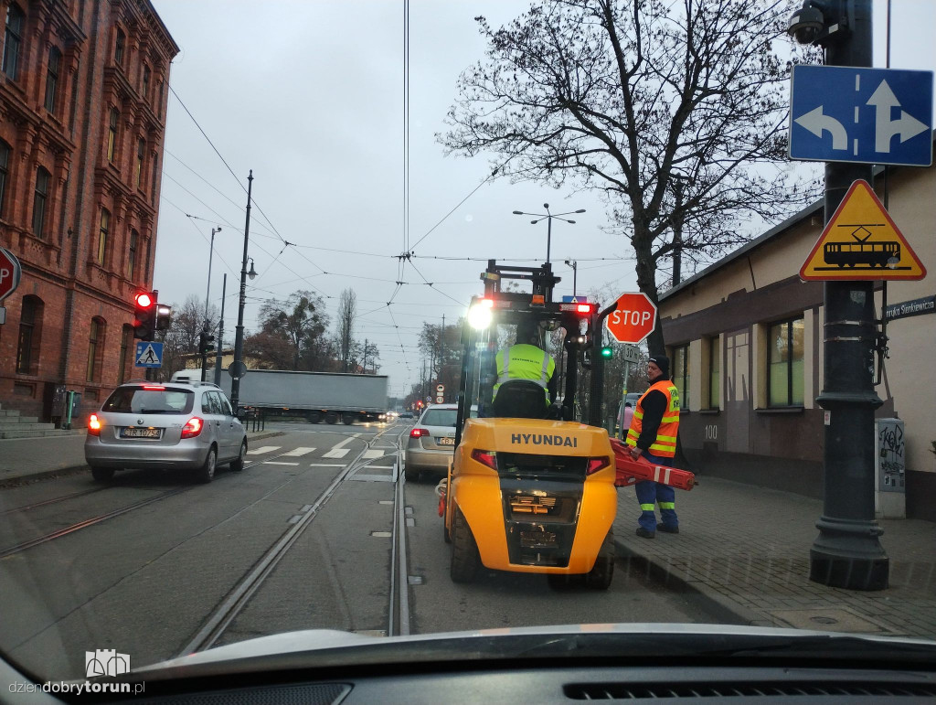 Tramwaj wyjechał z torów przy Sienkiewicza