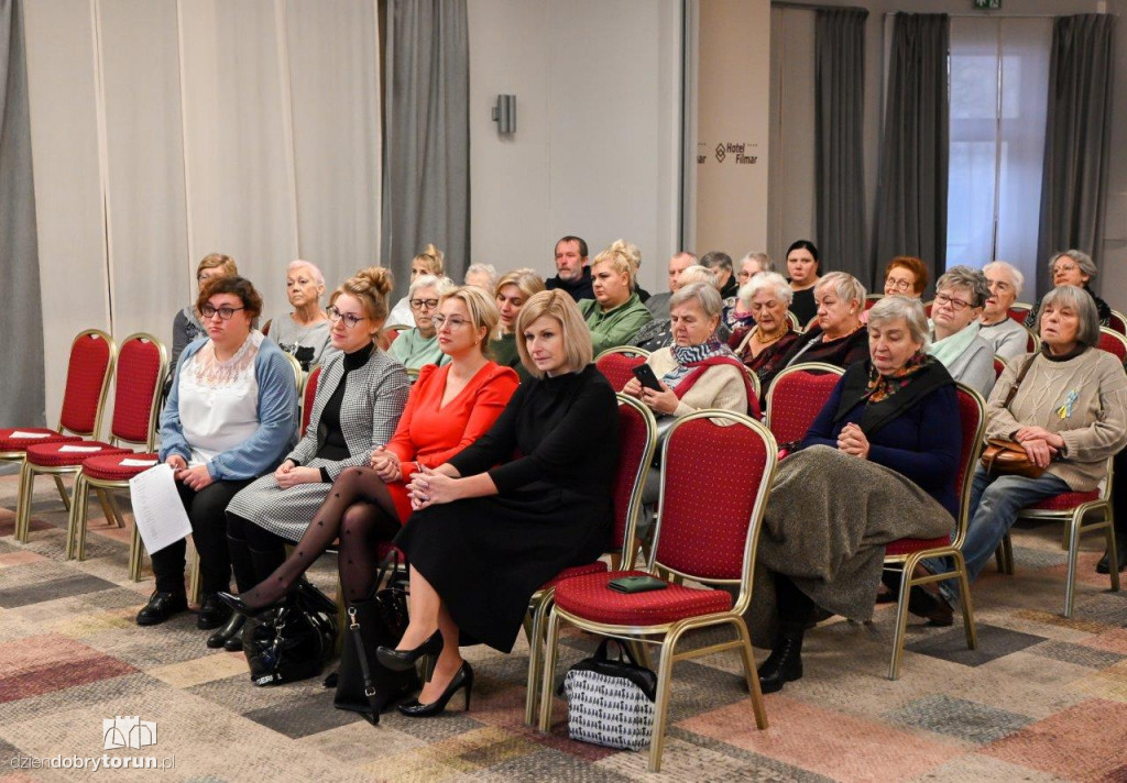 Opaski ratujące życie dla toruńskich seniorów