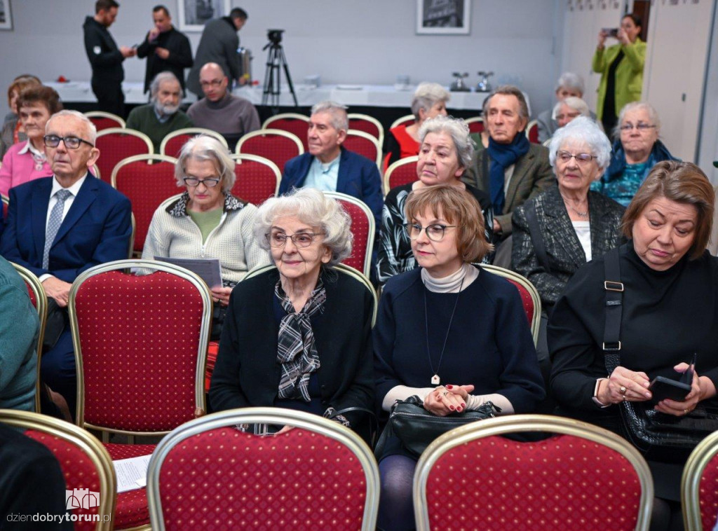 Opaski ratujące życie dla toruńskich seniorów