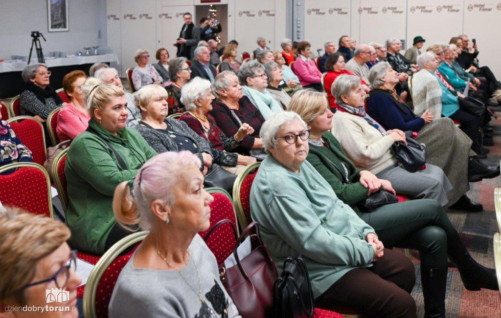 Opaski ratujące życie dla toruńskich seniorów