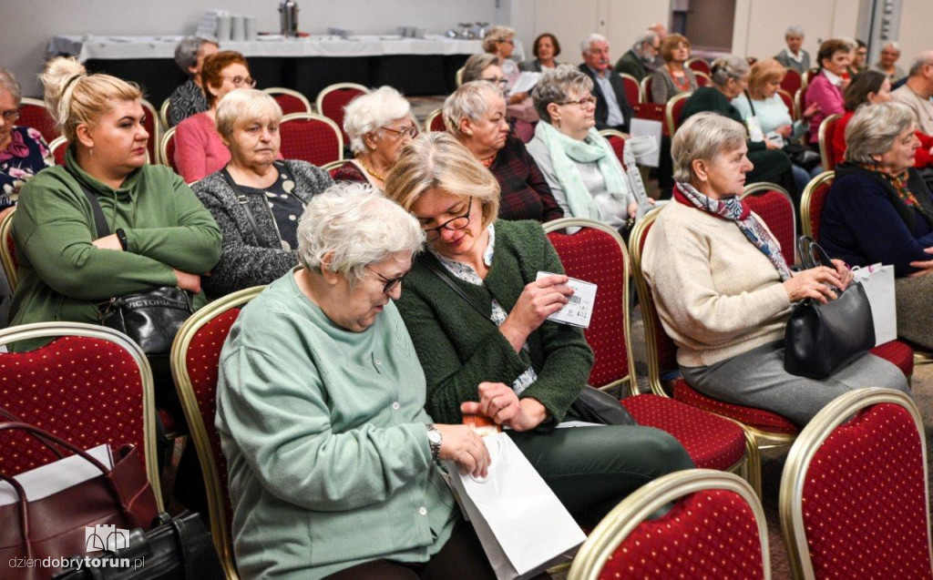 Opaski ratujące życie dla toruńskich seniorów