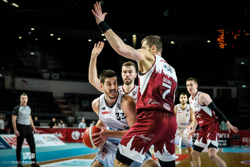 Twarde Pierniki Toruń 92 : 88 PGE Spójnia Stargard