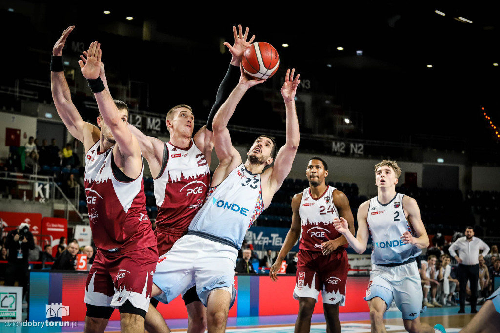 Twarde Pierniki Toruń 92 : 88 PGE Spójnia Stargard