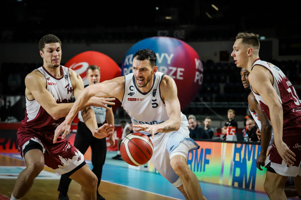 Twarde Pierniki Toruń 92 : 88 PGE Spójnia Stargard