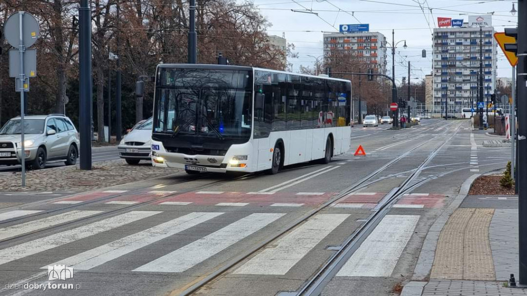 Autobus MZK zderzył się z osobówką