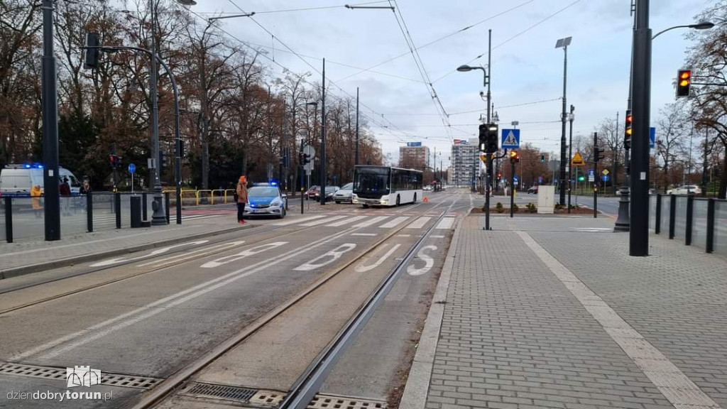 Autobus MZK zderzył się z osobówką